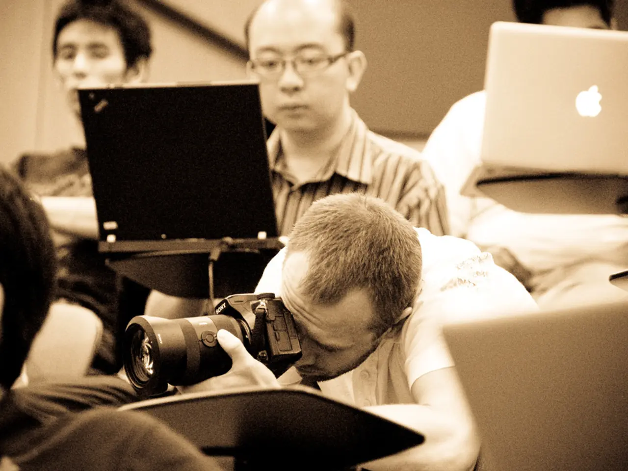 Software di sorveglianza cattura di nascosto immagini dalla tua webcam e conserva fotografie...