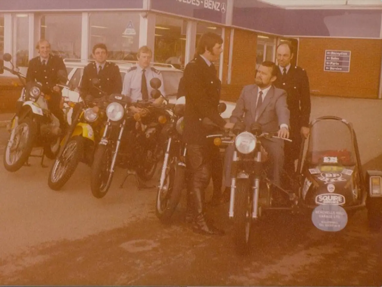 Centauro elettrizzato sull'autostrada allagata