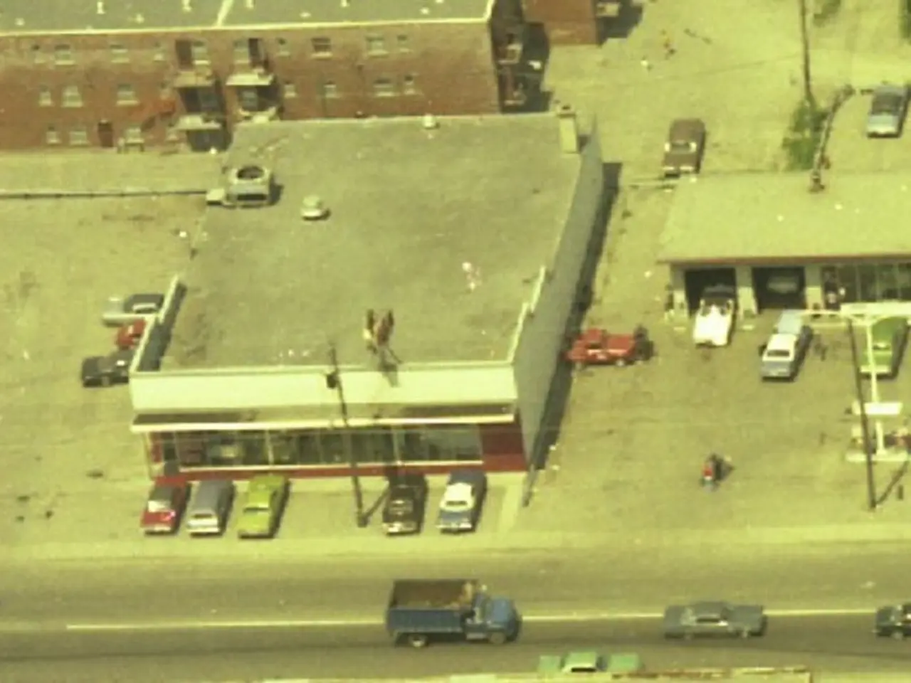 Appassionati del motorsport hanno eseguito con successo il viaggio maestoso da Hong Kong al Regno...