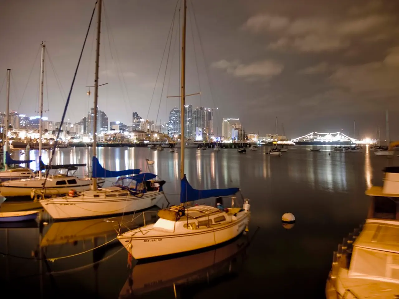 L'irraggiamento solare illumina l'insediamento coloniale trascurato di Siaya