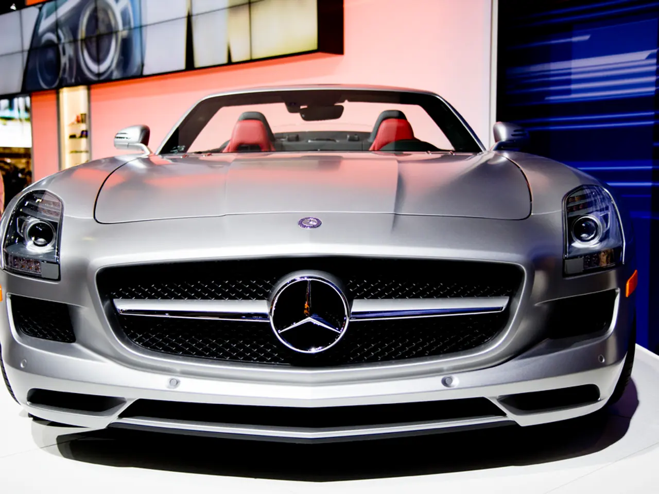 Esito delle Elezioni Presidenziali: Incumbente Vince in Voto Controverso Conscritti Travolgente