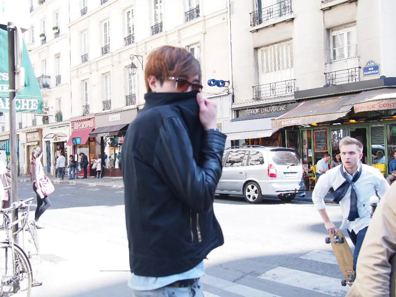 Auto, divertimento ghiacciato, cultura, e scoperte di moda sulla pista di ghiaccio piú trendy del...