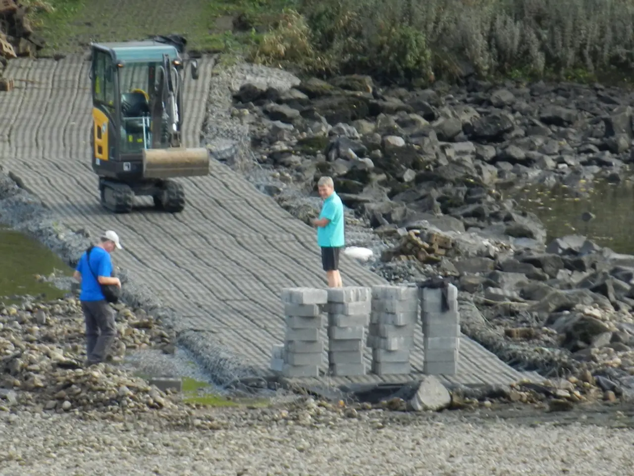 La costruzione del giardino è stata ritardata, ma il giardiniere verrà comunque compensato come...
