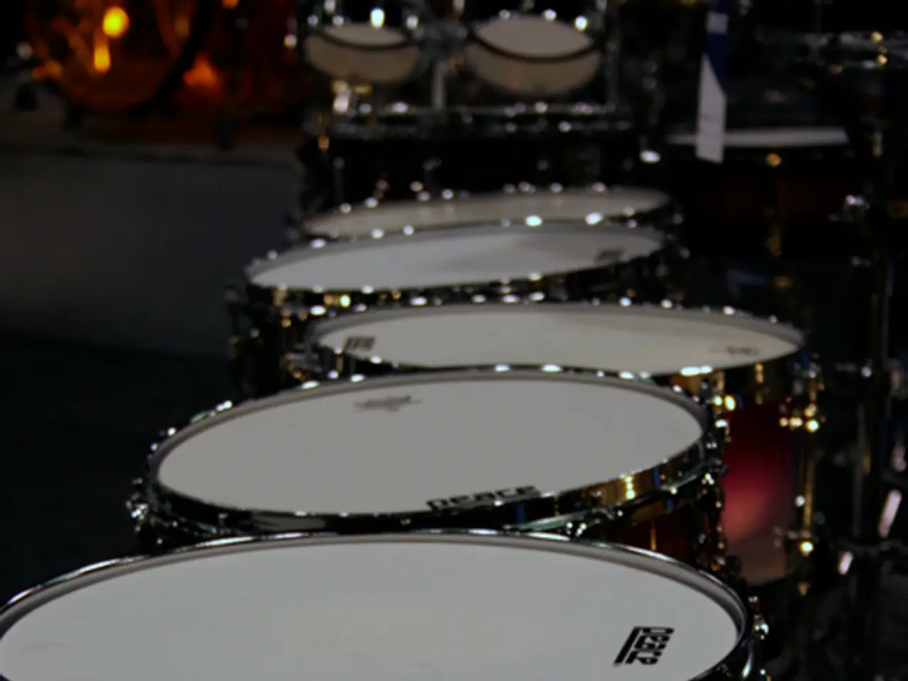 Il famoso giocatore di poker e magnate dei casinò Leon Tsoukernik è stato ricoverato in ospedale.