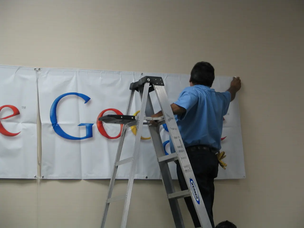 Il gigante della tecnologia USA Google inaugura un centro dati nel Regno Unito, programmando...