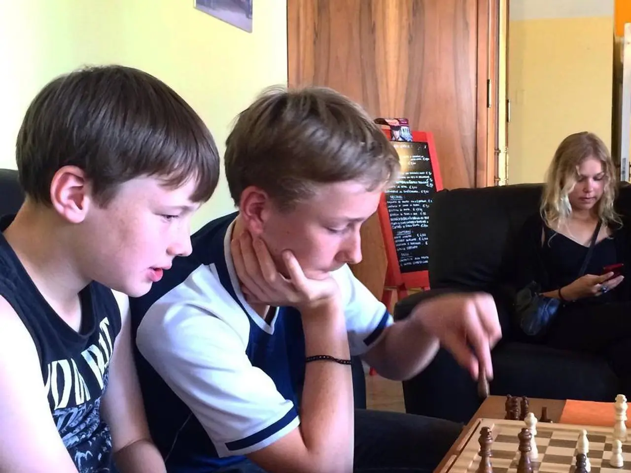 Dennis Duval viene messo knock out all'8º round, incassando la vincita di $1.240.