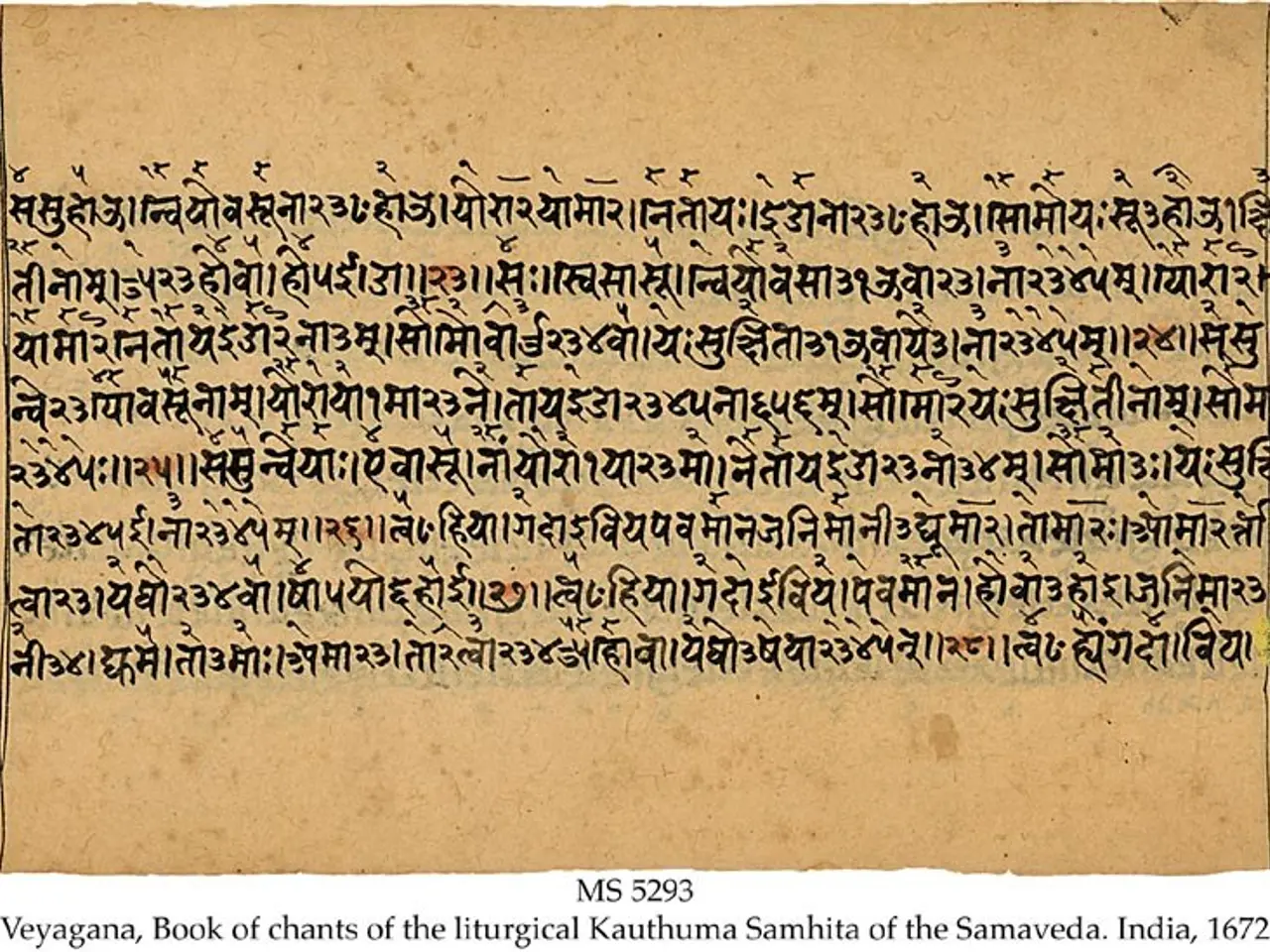 L'immagine mostra un pezzo di carta con del testo scritto sopra, che sembra un libro di canti...