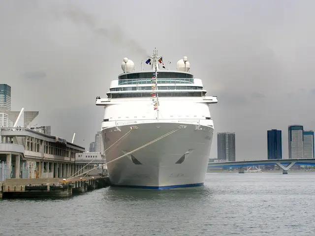 Sostenendo l'Università di Berlino: Sostenere l'Accademia Galleggiante sulla Riva dell'Acqua