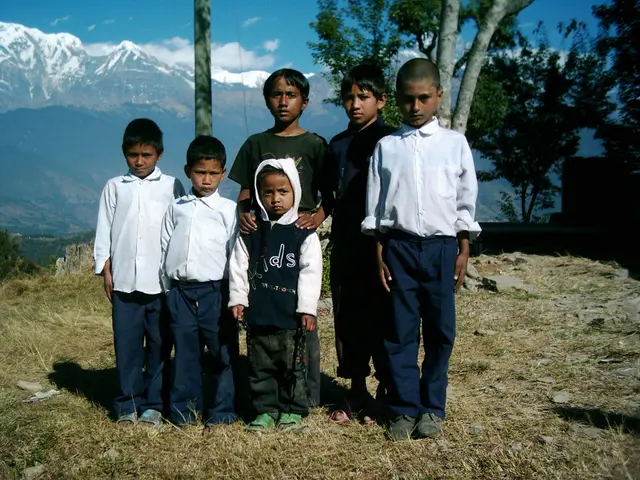 Incitando pollici verdi: Una guida per genitori e bambini nell'accudire le piante insieme