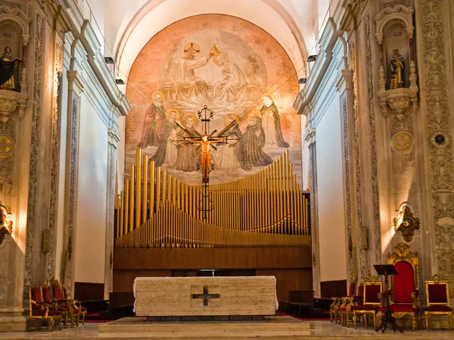 Chiesa di Lusio (León) restaurata dalla visita della Vergine tra le colonne di fuoco