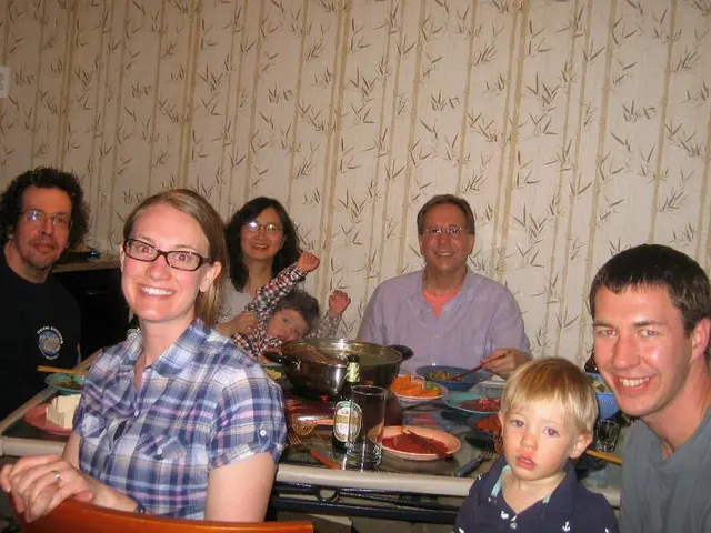 Santiago Pedraz e Elena Hormigos si godono l'estate a Madrid, accompagnati dal figlio Jacobo