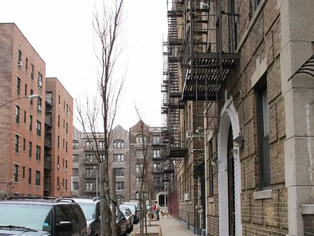 Da umili origini in Germania, oraflixandleine di proprietà di nove appartamenti e genero un reddito...