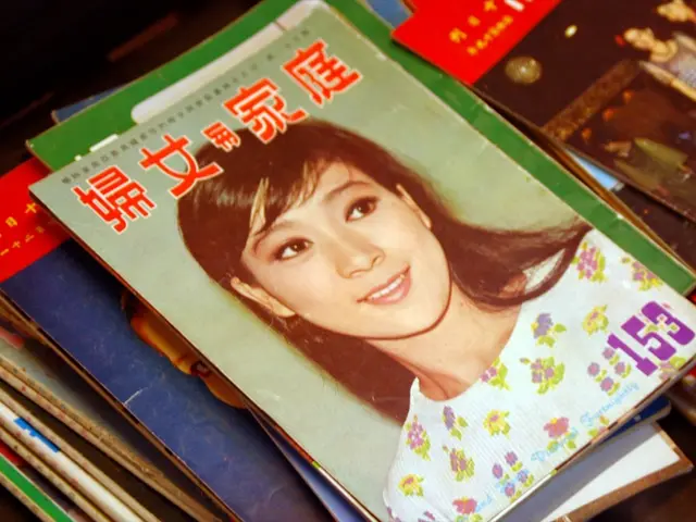 Esplorare l'esordio di Sarah Burton per Givenchy: Omaggio al passato come mezzo per avanzare verso...