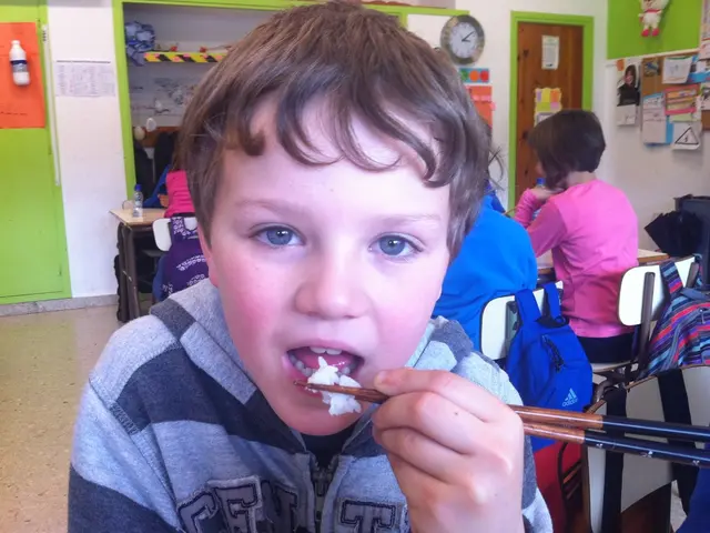 Monica Hoyos giustamente rivendica un figlio condiviso, Luna, con Carlos Lozano, il cui account...