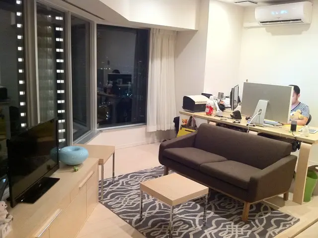 Habitudine delle vacanze di chiudere le tende potrebbe não essere la migliore per la sicurezza...