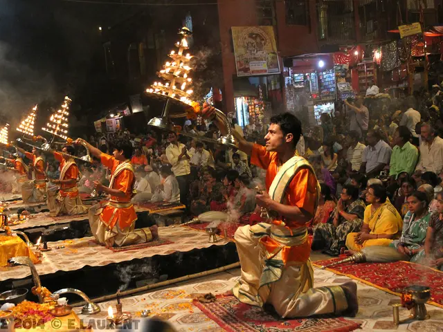 Festival della Maschera Nuda: Abbracciare la Vulnerabilità come Potere