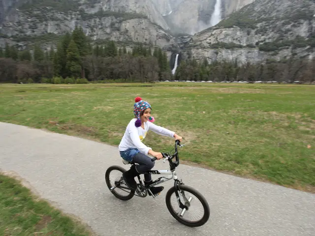 Ciclista aspirante, Ruby Isaac, parla del suo percorso dalle acrobazie sul rullo da allenamento al...
