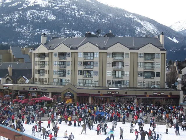 Abiti Due-Pezzi alla Moda che gli Appassionati di Stile Attivo Indossano Spesso a Settembre