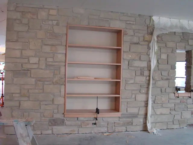 Allerta Magazzino: Rischio Potenziale di Lesioni da Urtro a Raggia Liantral