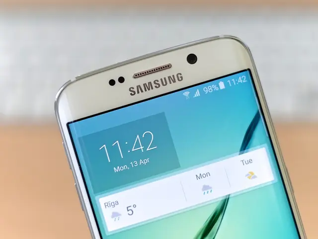 Si dice che l'iPhone 18 potrebbe rinunciare al tasto della fotocamera, ma appare scettico; qualcosa...