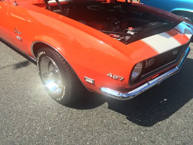 Incidente sulla A9: strada bloccata da scontro tra camion e auto