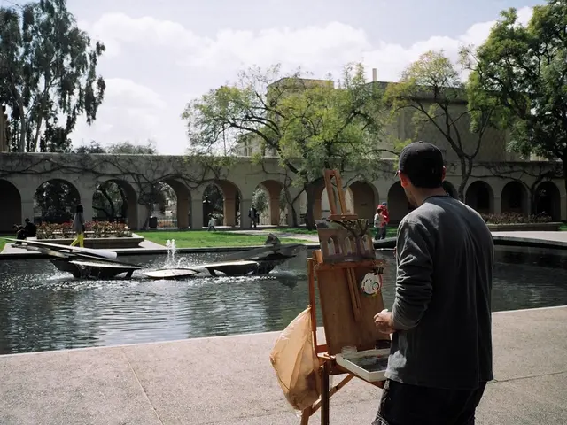 L'individuo incontra una caduta in acqua di 10 metri