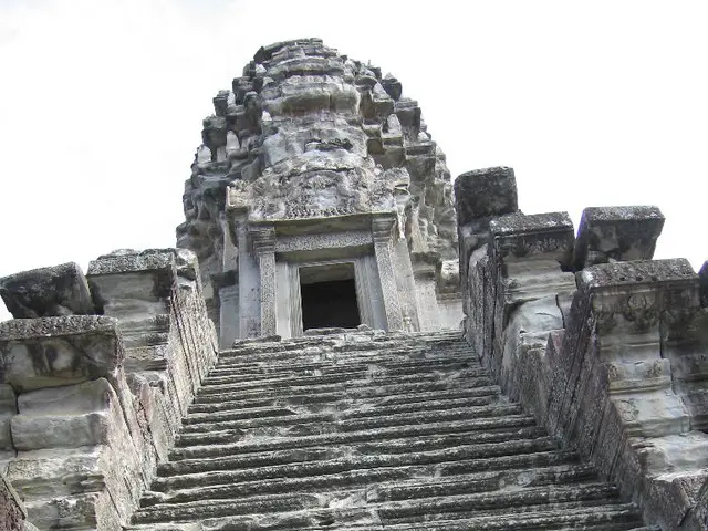 Monumenti Storici Inesplorati Lontani dalle Fru