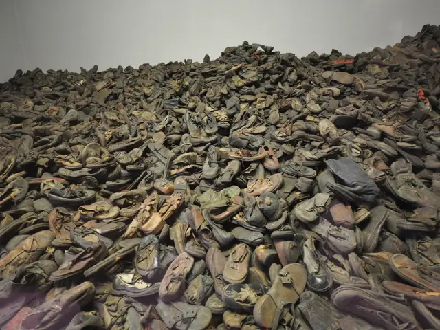 Trasforma Scarpe da Ginnastica Bianche Ordolari in Scarpe dei Guardiani della Galassia