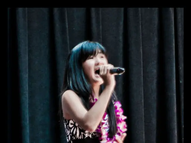 L'attore Malcolm McDowell esprime disprezzo nei confronti del personaggio di Lily Collins, Emily in...