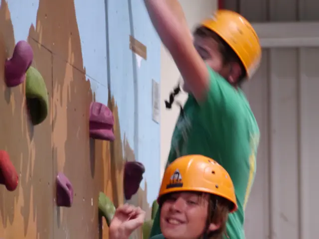 Stazione di ricarica Tesla in fiamme a Nanaimo, Colombia Britannica.