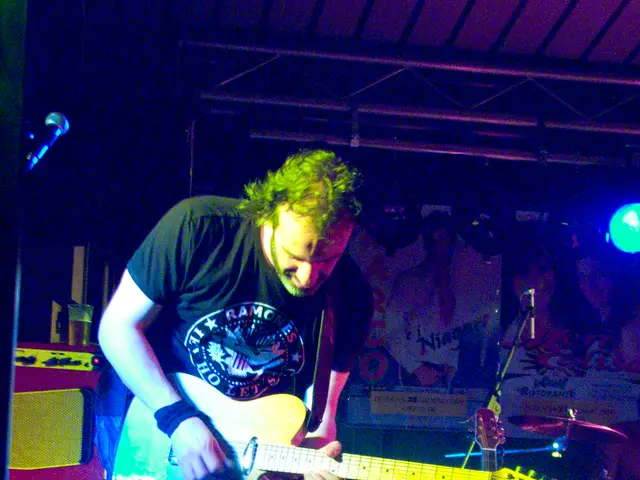 Figlio di Ozzy Osbourne omaggia il leggendario rocker attraverso un'affettuosaisto di moda