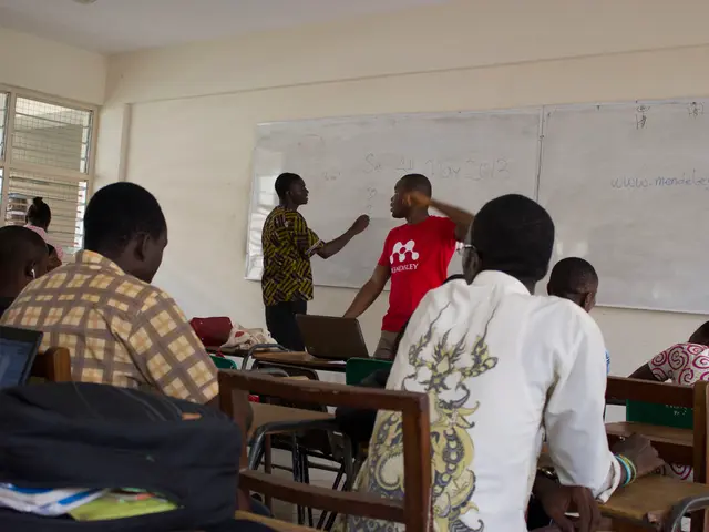 Un contratto per l'incarico di scrittura per lo schermo definisce i termini di sceneggiature...