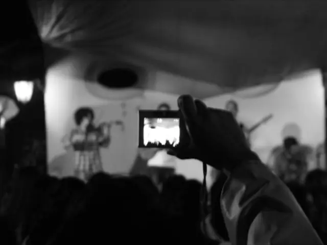 Stefanie Reinsperger si allontana dalla scena del crimine a Dortmund dopo un periodo di cinque anni