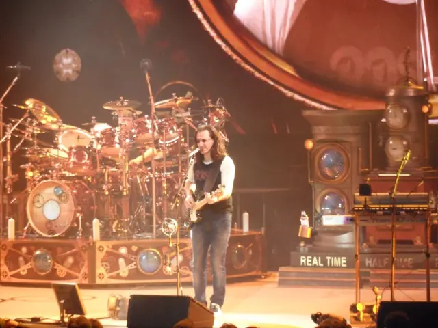 Il creator di musica misteriosa Burial svela un'estesa di 23 minuti, intitolata Comafields e...