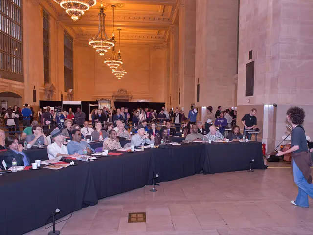 Il fervore dei fan degli Oasis è rimasto incessantemente nonostante la mancanza di un sollievo piovoso