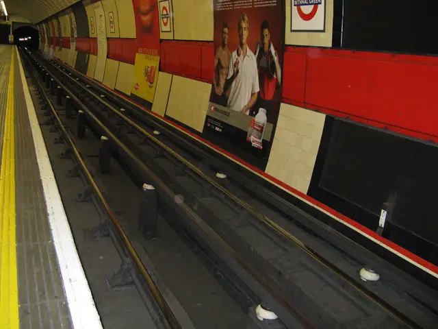 Morte di un adolescente sulla banchina della stazione ferroviaria