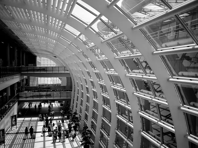 La polizia dello Gujarat ha fatto irruzione nell'ufficio di Ahmedabad del partito Aam Aadmi,...