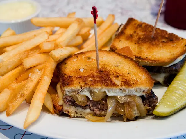 Esplora le 28 Deliziose Specialità di McDonald's da神tare in всего мире