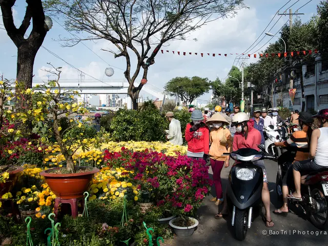 Fotografie professionali che ritraggono la ciclista di spicco Demi Vollering durante le foto di...