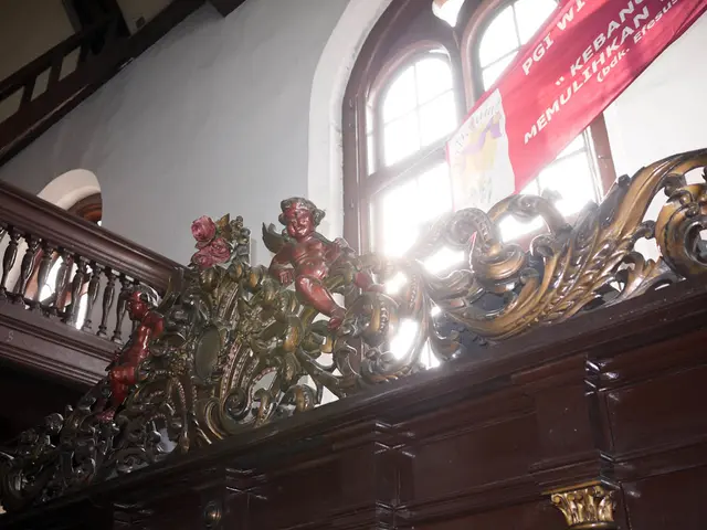 Residenza Reale Scozzese Svelata: Esplorando la Sala del Trono alle Camere Private di Maria, Regina...