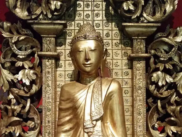 Rolls-Royce oro per il 60° anniversario di Goldfinger, ora richiesto a 007 di guidarlo