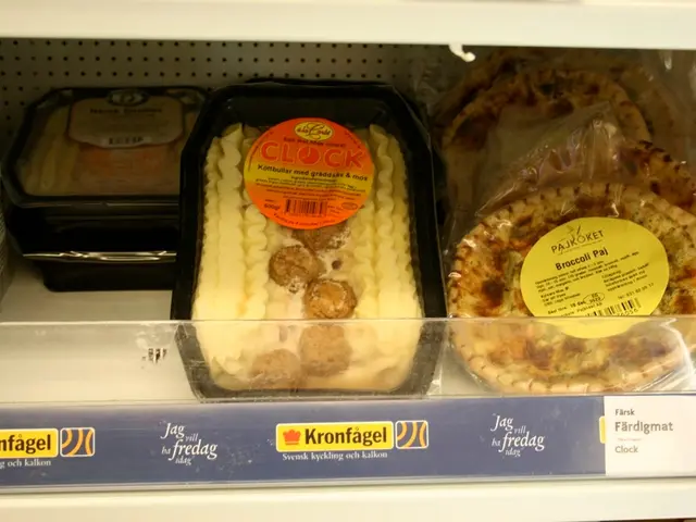 La base delle abitazioni ordinate poggia su questi contenitori di archiviazione Sterilite, dato che...