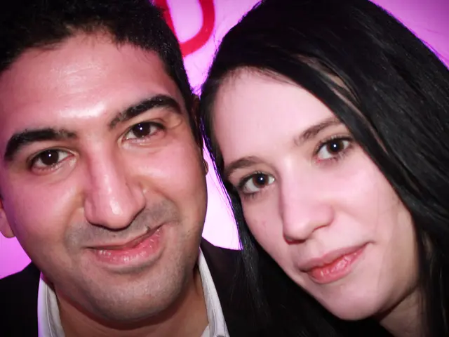 Il padre blocca il matrimonio della figlia, causando tensionifamiliari in quanto si rifiuta di...