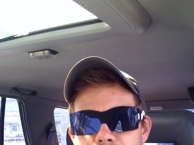 Primo Ministro, dalla tromba al cappello di melone, condivide un'immagine sui social media...