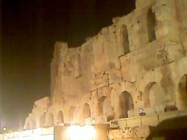 Partenze Ritardate per Voli DFW: Piogge Torrenziali Attese durante i Viaggi delle Feste