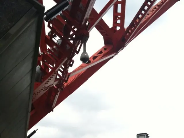 Demolizione e ricostruzione del ponte in vista per Luas, dopo i danni causati dal fuoco