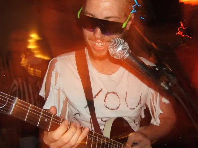 Recensione di 'Springsteen: Deliver Me From Nowhere': Esplorando le lotte spirituali della rock star malinconico, con Jeremy Allen White