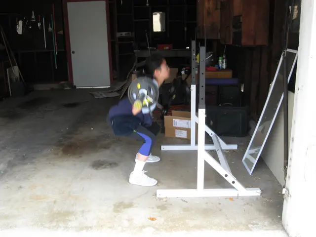 Esercizi con manubri invece di squat con la sbarra: un programma di 35 minuti che potenzia la forza...