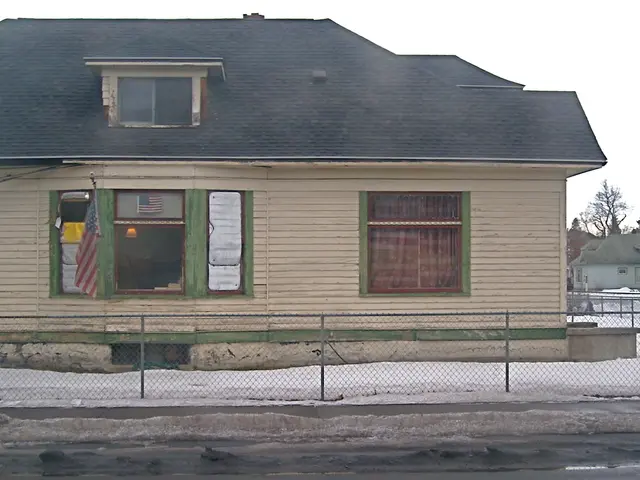 Mercato immobiliare mostra segni di rallentamento estivo, sollevando domande sui trend autunnali...