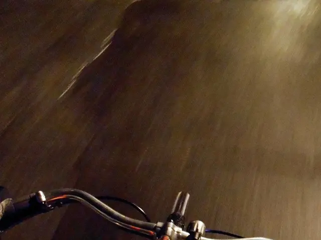 Corsia ciclistica regolata con limite di 30 chilometri orari che connette Nilkheim e Leider